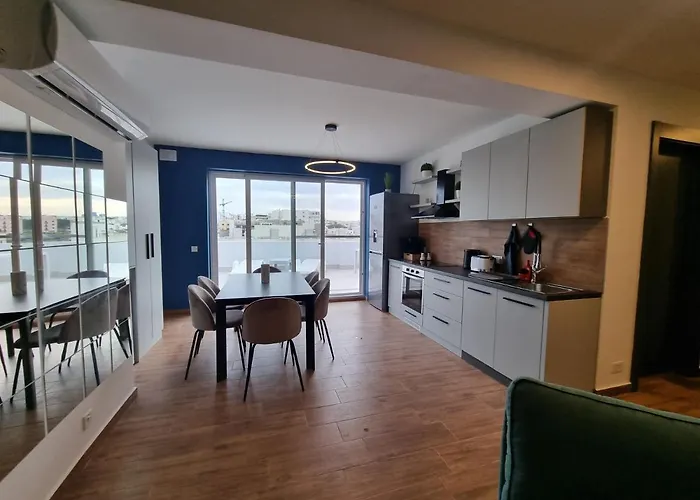 Korzo Luxury Penthouse With Pool * Msida